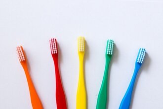 オレンジ、赤、黄、緑、青　の歯ブラシ5本